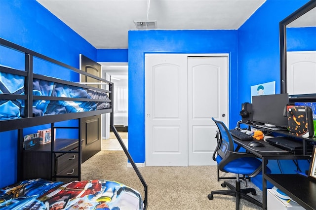 bedroom featuring visible vents, a closet, and carpet flooring