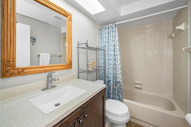 bathroom featuring visible vents, toilet, vanity, and shower / tub combo with curtain