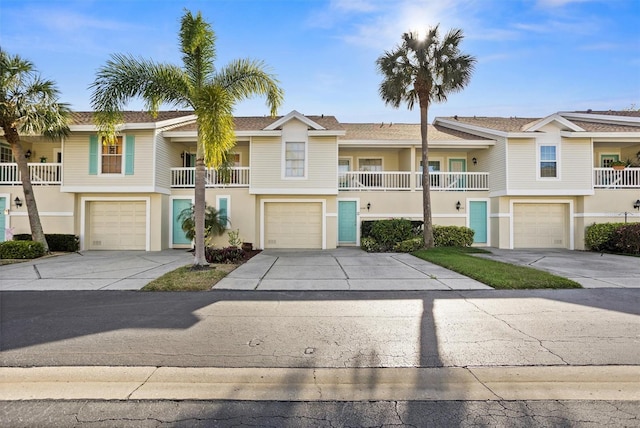 view of property featuring stucco siding, driveway, and a garage