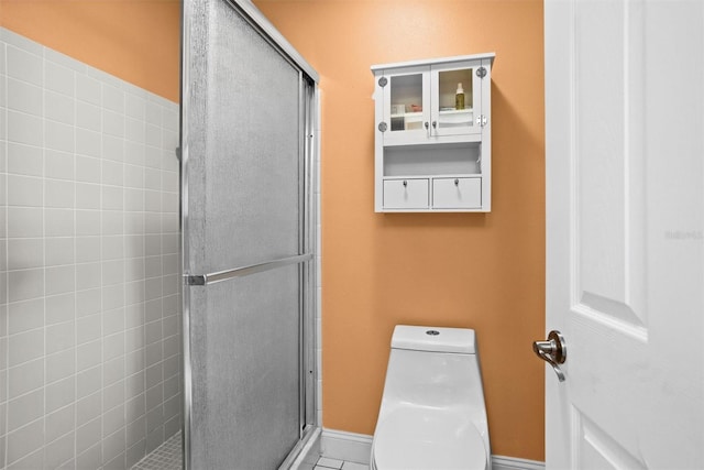 full bathroom featuring toilet, baseboards, and a stall shower