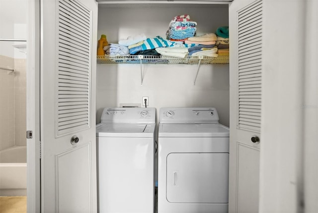 laundry area with laundry area and washing machine and clothes dryer