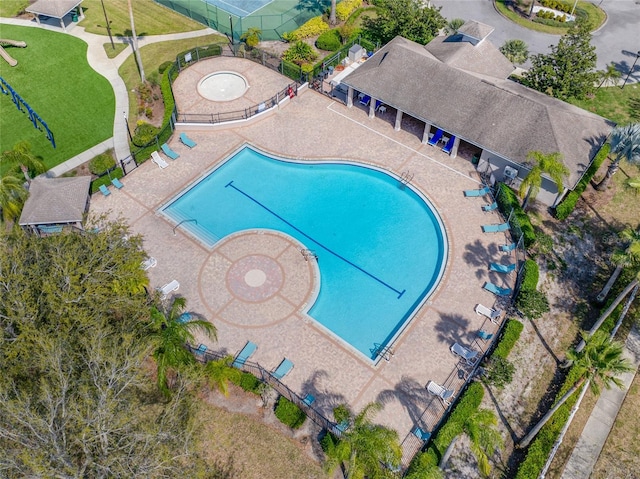 view of swimming pool