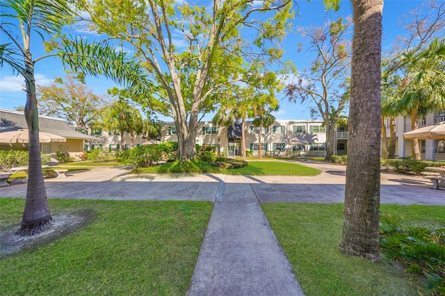 view of yard featuring a residential view