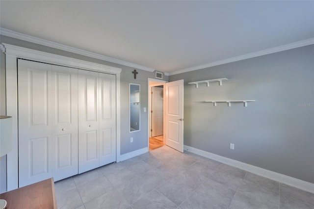 unfurnished bedroom featuring ornamental molding, a closet, visible vents, and baseboards