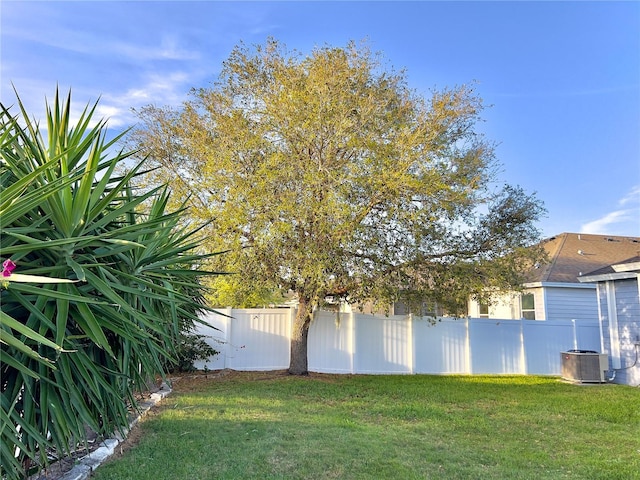 view of yard featuring cooling unit and fence private yard