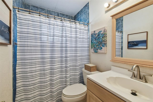 full bath featuring curtained shower, toilet, and vanity