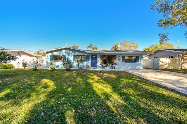 ranch-style home with driveway, a front lawn, and fence