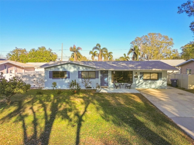 ranch-style house featuring stucco siding, a front yard, and fence