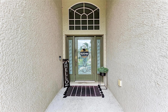 view of exterior entry with stucco siding