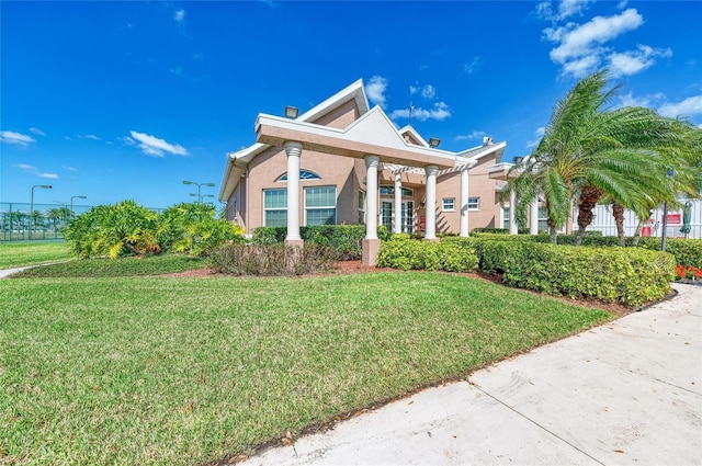 view of front of home featuring a front lawn