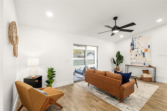 living room with light wood finished floors, baseboards, a ceiling fan, and recessed lighting