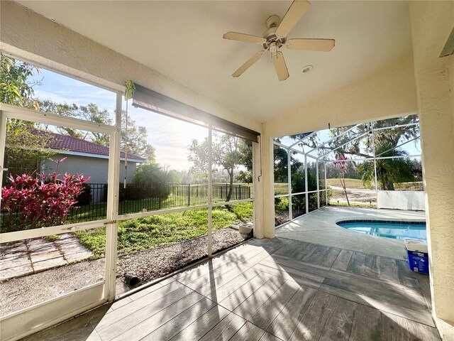 sunroom / solarium featuring vaulted ceiling and a ceiling fan