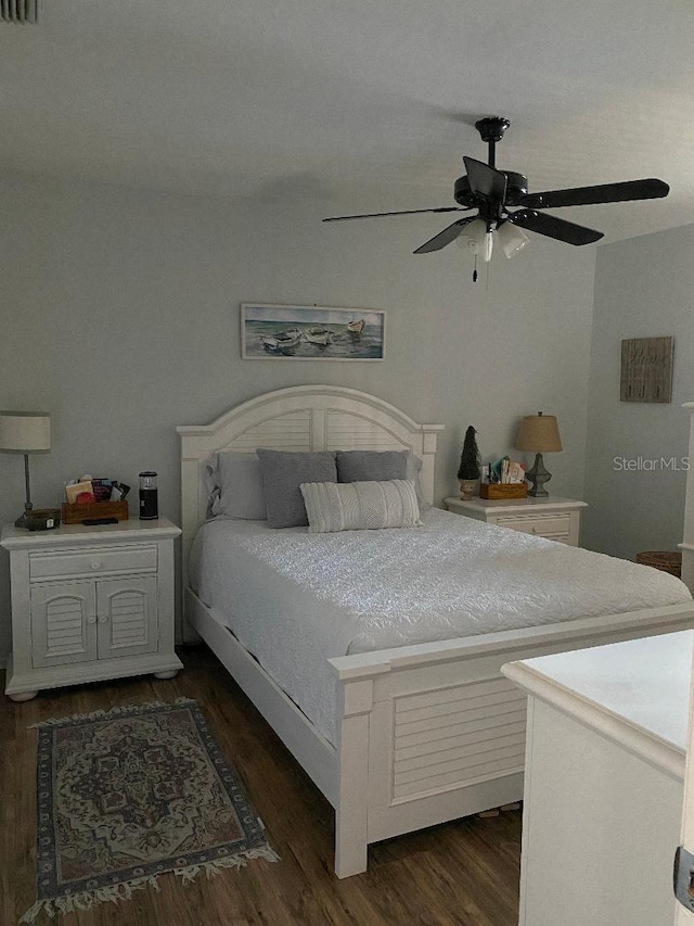 bedroom featuring dark wood finished floors and a ceiling fan