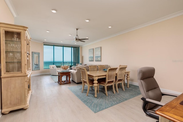 dining space with baseboards, ceiling fan, crown molding, light wood-type flooring, and recessed lighting