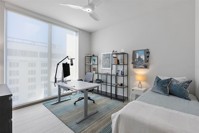 bedroom with ceiling fan