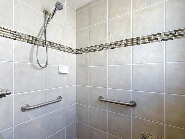 bathroom featuring tiled shower