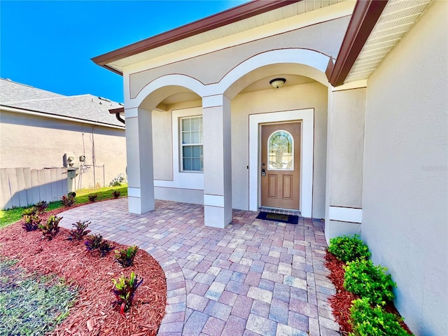 entrance to property with stucco siding