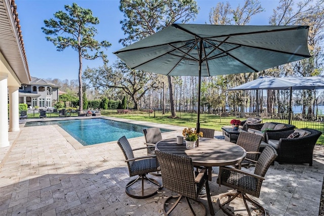 5914 Fitzgerald Rd, Odessa, FL 33556 - swimming pool with fence and a patio area