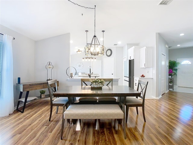 dining space featuring light wood-style floors, baseboards, visible vents, and recessed lighting