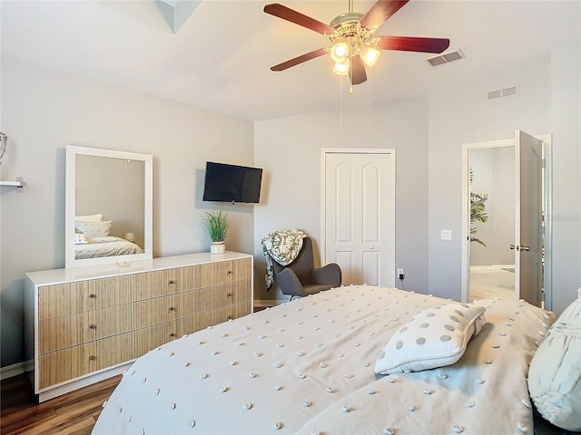 bedroom with ceiling fan, a closet, wood finished floors, and visible vents