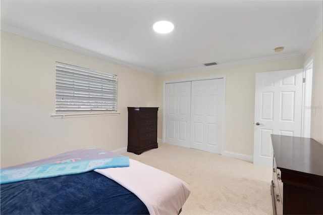 bedroom featuring crown molding, a closet, visible vents, light carpet, and baseboards