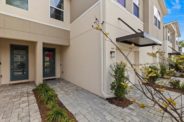 property entrance with stucco siding