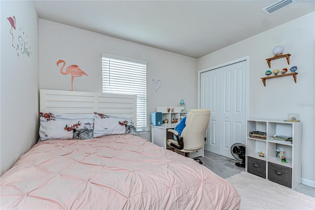 bedroom featuring carpet floors, visible vents, and a closet