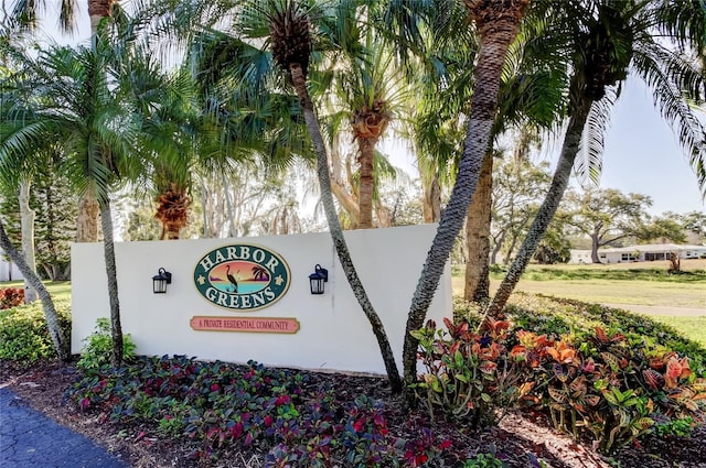 view of community / neighborhood sign