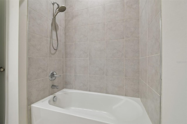 bathroom with bathtub / shower combination