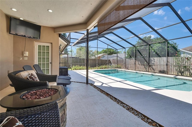 view of swimming pool featuring a fenced in pool, a patio area, a fenced backyard, and a lanai