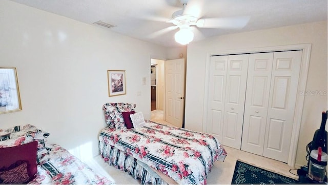 bedroom featuring visible vents, a ceiling fan, and a closet