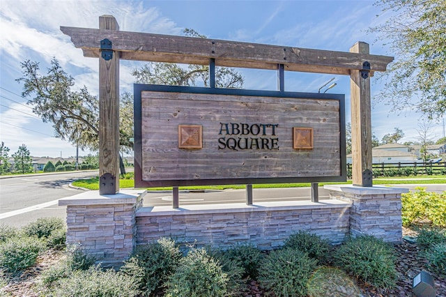 view of community / neighborhood sign