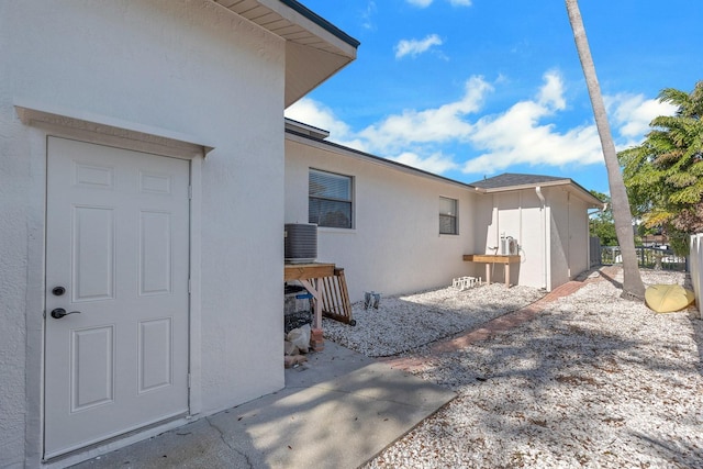 6606 Dolphin Cove Dr, Apollo Beach, FL 33572 - rear view of property with stucco siding