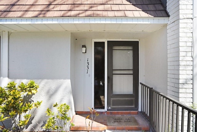 property entrance with stucco siding