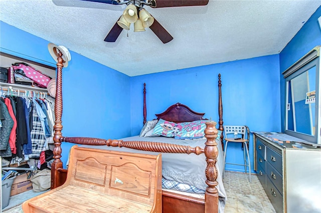 bedroom with a closet, a ceiling fan, and a textured ceiling