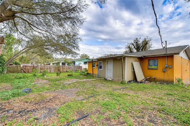 view of yard featuring fence