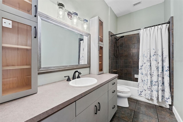 full bathroom featuring tile patterned floors, visible vents, shower / bathtub combination with curtain, toilet, and vanity