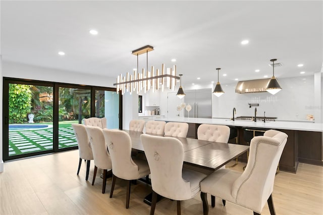 dining room with a notable chandelier, visible vents, recessed lighting, and light wood-style flooring