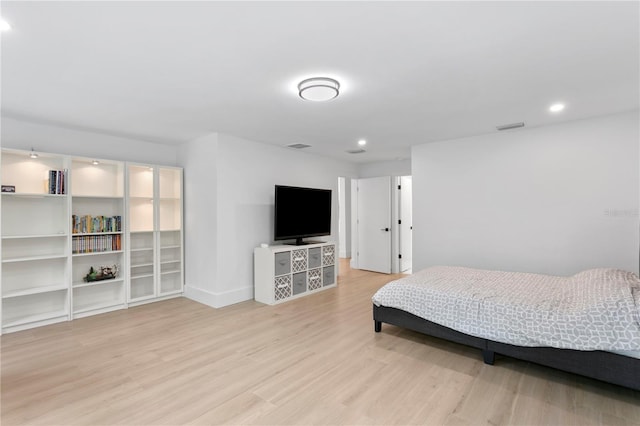 bedroom with recessed lighting, visible vents, baseboards, and light wood-style flooring