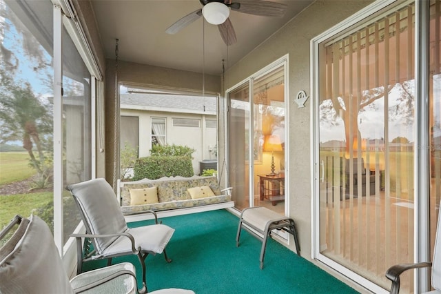 sunroom with ceiling fan