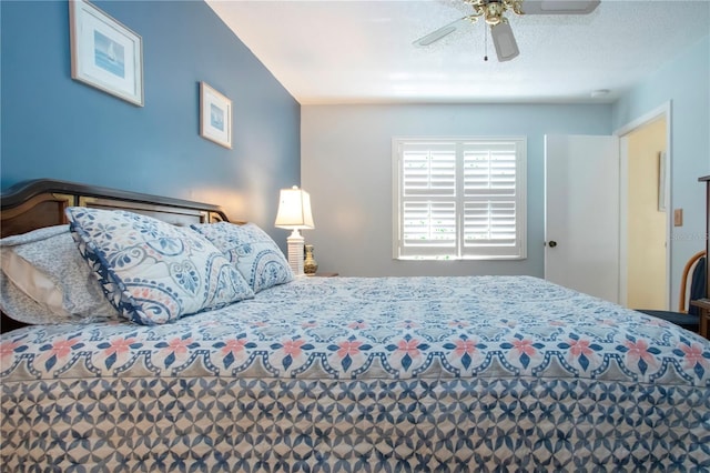 bedroom with ceiling fan