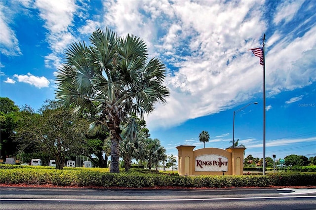 view of community / neighborhood sign