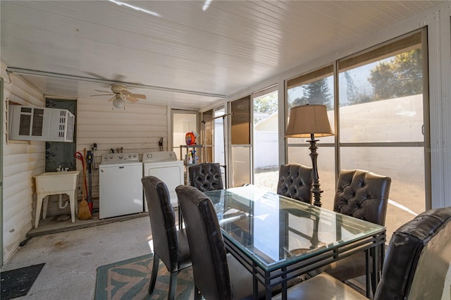 sunroom / solarium featuring a ceiling fan and washing machine and clothes dryer