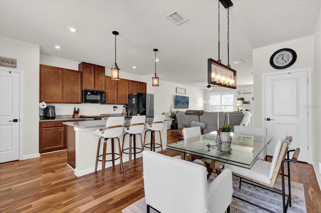 dining area featuring recessed lighting, light wood-type flooring, baseboards, and visible vents