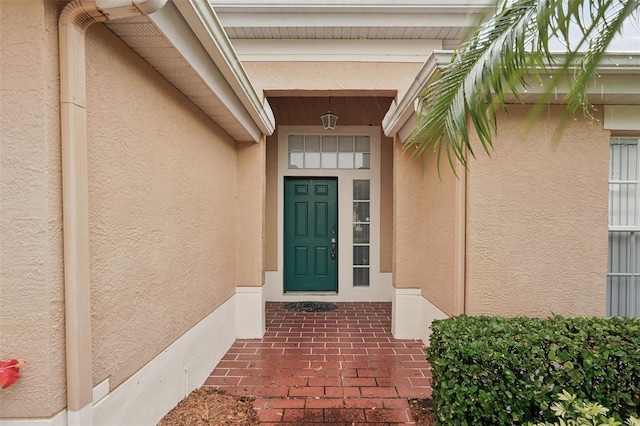 view of exterior entry featuring stucco siding