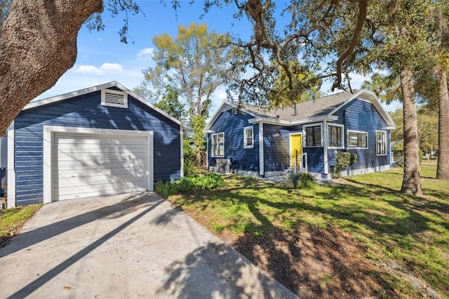 view of front of property with driveway and a front yard