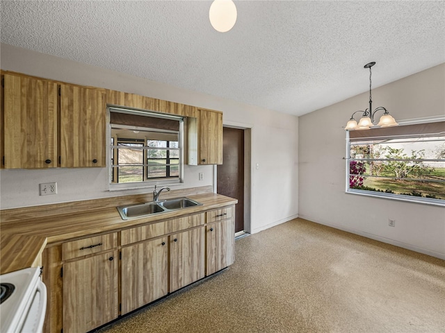 kitchen with a textured ceiling, lofted ceiling, a notable chandelier, stove, and a sink