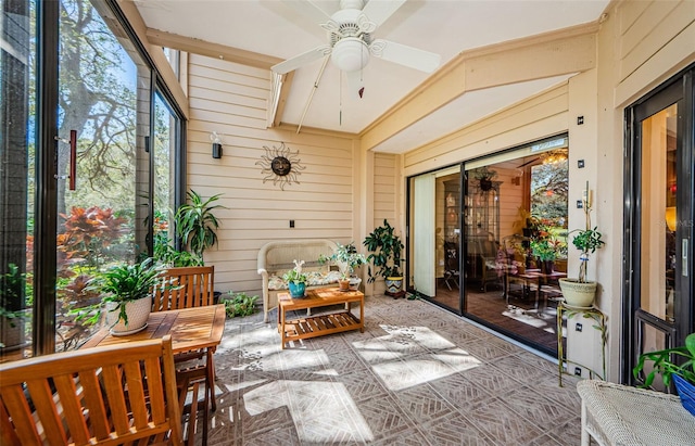 sunroom / solarium featuring a ceiling fan