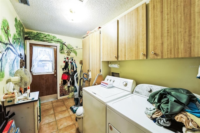 105 Country Club Ln, Mulberry, FL 33860 - washroom with light tile patterned floors, visible vents, cabinet space, a textured ceiling, and independent washer and dryer