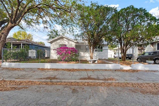 view of front of home with a fenced front yard